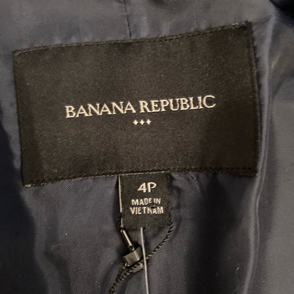 Banana Republic Classic Navy Blazer w/ Satin Lapel Business Chic Women’s 4P NWT - Picture 2 of 12